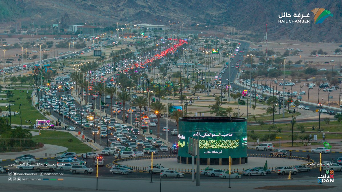 hailchamber's tweet photo. على صهوات الخيل.. مرَّ الوطن مهيبًا 🇸🇦🐎

نظّمت #غرفة_حائل "مسيرة الخيل الوطنية"، في مشهدٍ جمع أصالة الخيل بعزّ الراية، احتفاءً بـ #اليوم_الوطني_السعودي، وسط أجواءٍ جسّدت مشاعر الفخر والانتماء.

#عزنا_بطبعنا https://t.co/JmkxK4iIqL