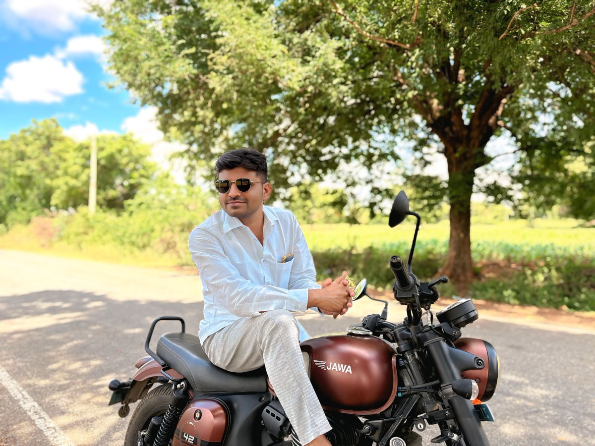 shambhuJS's tweet photo. ಉಪದೇಶ ಮಾಡೋರು ಗಲ್ಲಿ ಗಲ್ಲಿಗೂ ಸಿಗ್ತಾರೆ ಆದ್ರೆ ಉಪಕಾರ ಮಾಡೋರು ಊರಿಗೆ ಒಬ್ರು ಸಿಗೋದು ಕಷ್ಟ. https://t.co/zBSKgRw4R1