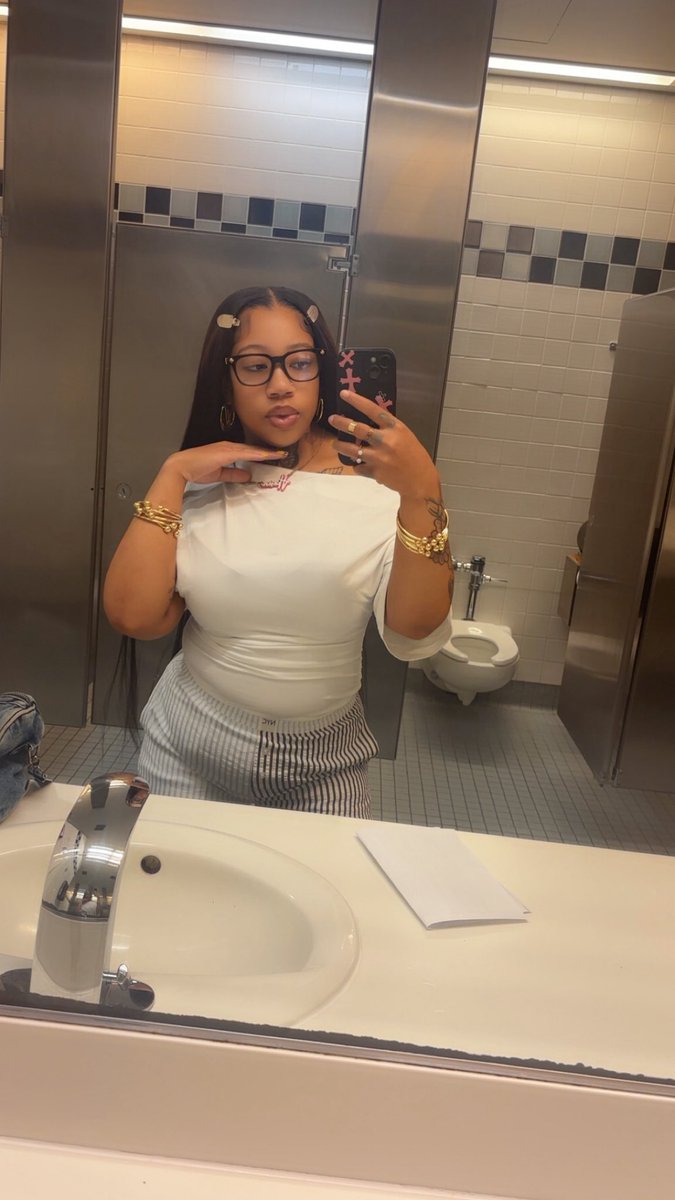 oopsitheaven's tweet photo. At court sucking my lawyer dick👅🤤 #philly #304 #bbc #eater #prettybitch https://t.co/vq1Am7gTnf