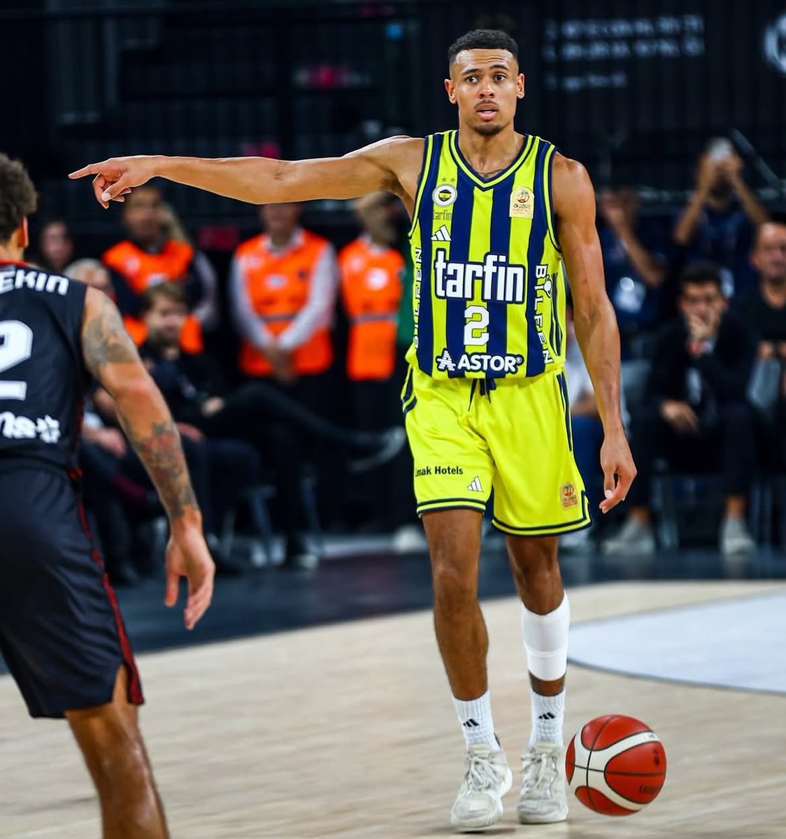 souvess's tweet photo. Wade Baldwin'in paylaşımı:

“Fenerbahçe ile 7. 🏆 … Yeni sezona başlayalım. Hâlâ daha fazlası için açız. F.E.A.R.” https://t.co/MPTYPBBinS