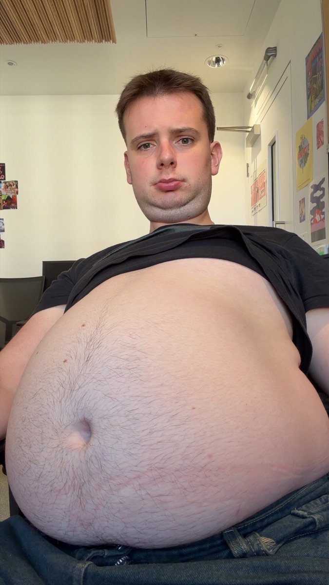Hanselblimp's tweet photo. Haven’t actually seen my toes standing up in about 10 pounds…🫣🐷😈 https://t.co/tLLOXb9E4h