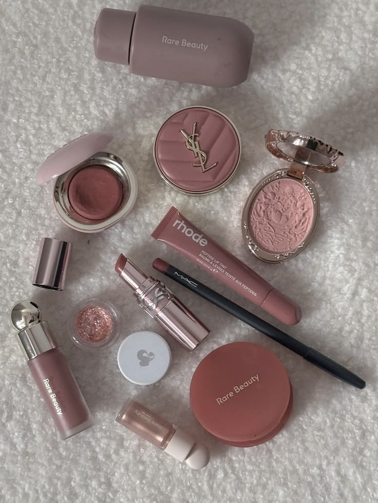 NyraVelunepz's tweet photo. Okayyy this makeup collection is so pretty💕Everything looks so soft and aesthetic! I’m loving all the pinky tones!🎀 https://t.co/IDznitHLWi