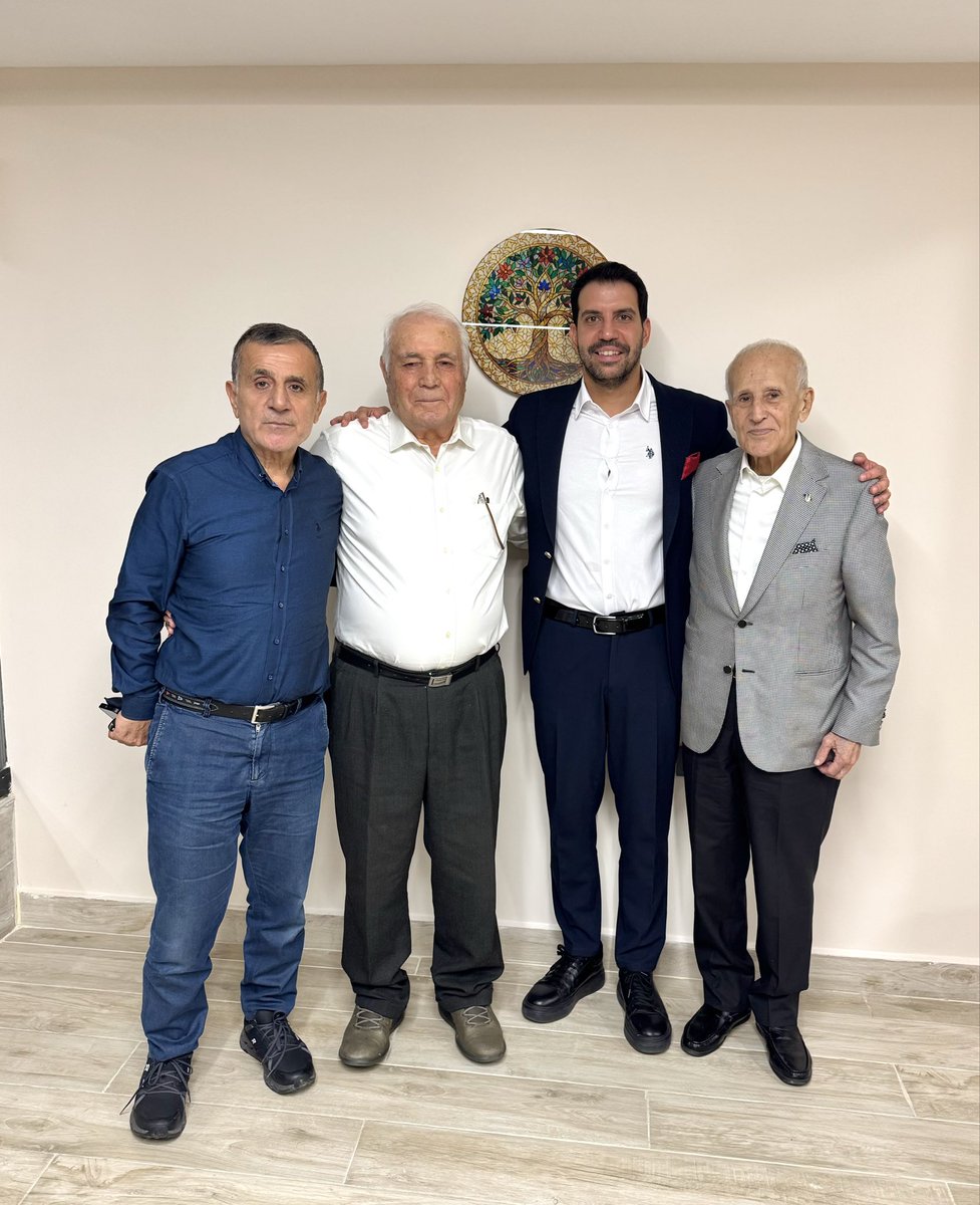AliBuyukasar's tweet photo. Çok kıymetli büyüklerim; BJK Divan Kurulu eski Başkanı Sn. Şeref Nasır, Milli İstihbarat Teşkilatı İstanbul Bölge eski Başkanı ve Beşiktaş eski Asbaşkanı Sn. Hüseyin Yücel, BJK eski yönetim Kurulu Üyesi Sn. Süleyman Eren yeni açtığımız işletmede hayırlı olsun ziyaretimize geldiler. Ziyaretleri için çok teşekkür ederiz.  
📍 Balkan Köfte & Izgara Reşitpaşa