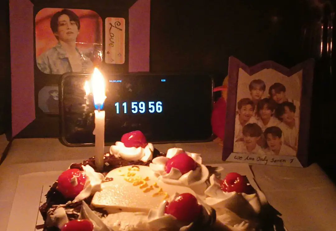 MaeSao_imo's tweet photo. It’s my birthday! Thank you to my parents for giving me life and raising me. BTS taught me to love, understand, and fight for myself. I’ve lost and gained a lot, but I’m truly lucky. Happy birthday to me. I love myself more than anyone. https://t.co/18f6fBeYYH