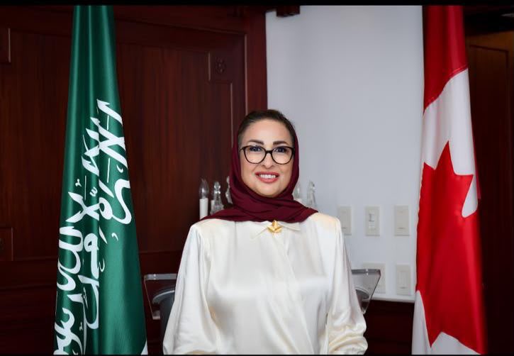 amalalmoallimi's tweet photo. بإسمي وإسم كافة منسوبي السفارة، أرفع أسمى آيات التهاني والتبريكات لمقام مولاي خادم الحرمين الشريفين وسمو ولي عهده الامين - حفظهما الله- وللشعب السعودي الكريم بمناسبة  #اليوم_الوطني_٩٦ راجية الله أن يديم على مملكتنا الحبيبة نعمة الأمن والرخاء والازدهار #عزنا_بطبعنا 🇸🇦 https://t.co/At3qCd5pFO