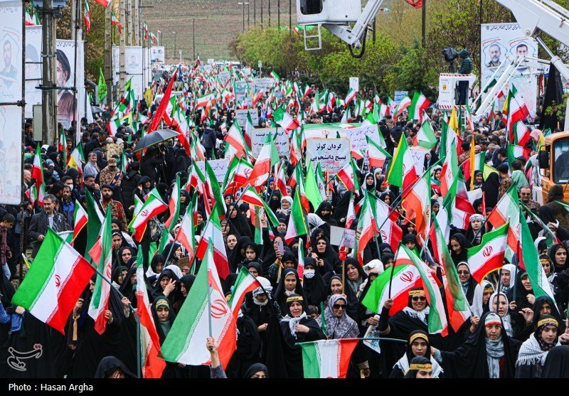 JamMeshkat's tweet photo. پنج‌شنبه، روایت از میدان شروع می‌شود؛
از حضور مردم، اتفاقات لحظه‌به‌لحظه، تصاویر و ویدئوهایی که بخشی از فضای واقعی رویداد را به مخاطبان منتقل می‌کنند.
این بار قرار است جانفدا را از نزدیک روایت کنیم.
#جانفدایان_فارس
#جانفدایان_اقلید https://t.co/O7JkYtuq3T