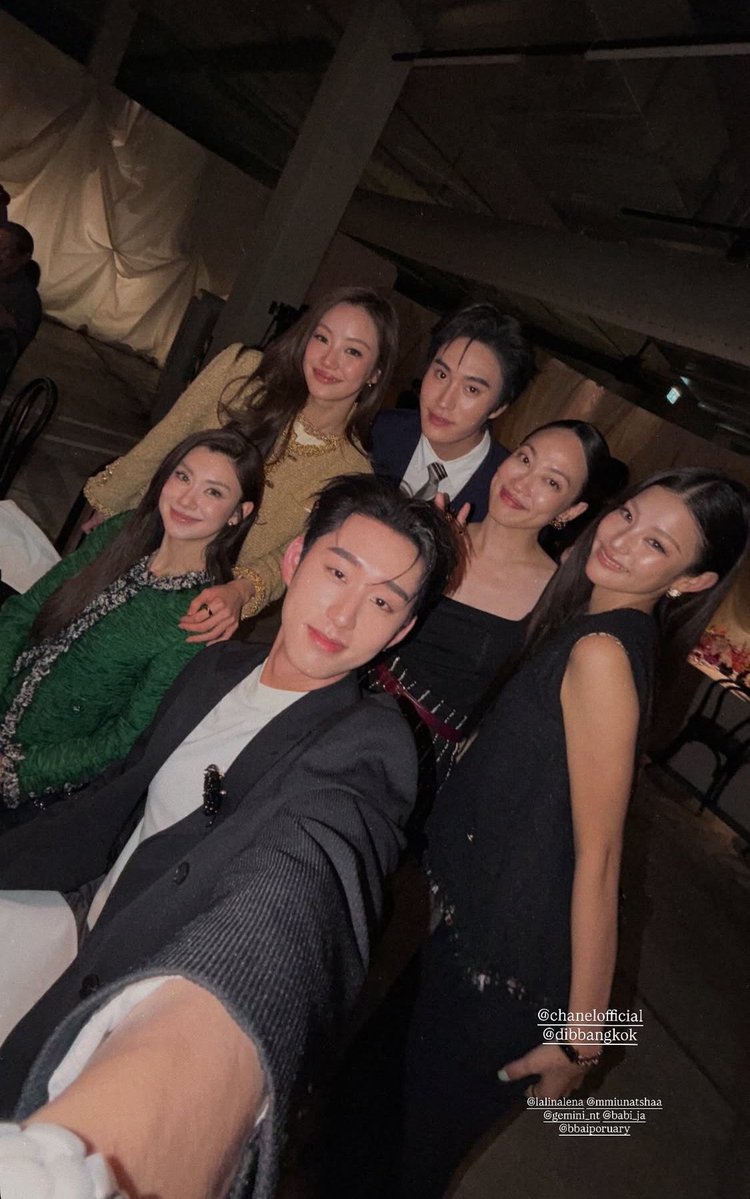 harxeuphoria's tweet photo. est selca with gemini, lena, miu and baipor 🥹🩷

꒰ #est_rvp ꒱ 
#CHANELxEST https://t.co/Jkfvp2IvFH