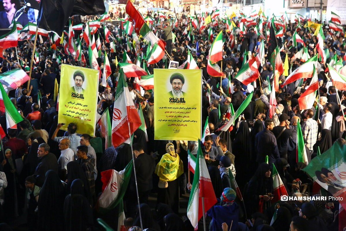 gvlqi's tweet photo. از پیرزنی که با واکر خودش را به رژه جانفدا رساند تا مردی که با خالکوبی اصرار به اعزام به جنوب برای مبارزه با آمریکا داشت.

دو روایت جالب سخنگوی جانفدا از تنوع و تکثر مردم ایران برای دفاع از میهن
#جانفدایان_خوزستان
#جانفدایان_شوش https://t.co/qQEgnzPDsu