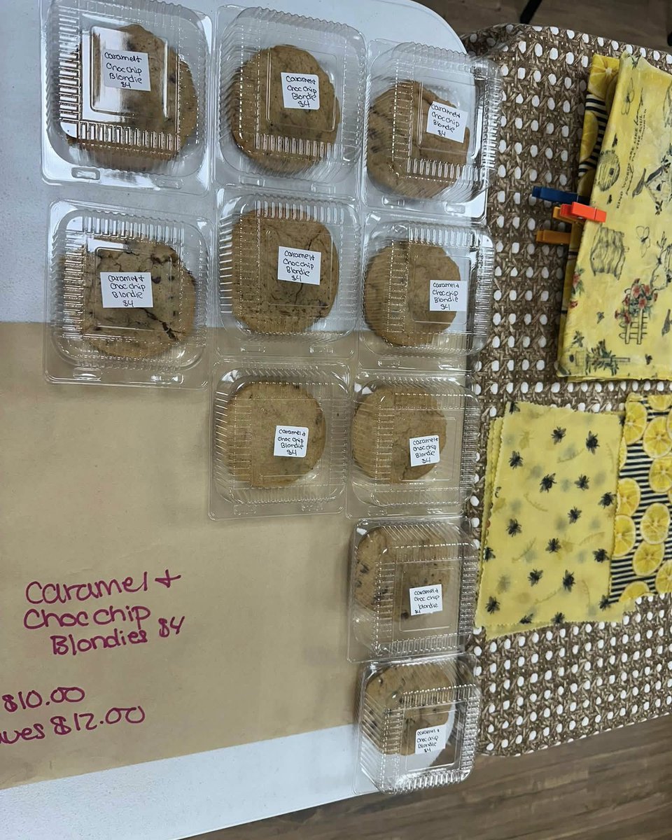 LWuichin's tweet photo. 1 lemon garlic butter focaccia, 3 cinnamon swirls, and blondies still available. I can meet in town if you can’t make it here before 6. https://t.co/WgFIhlvgDR