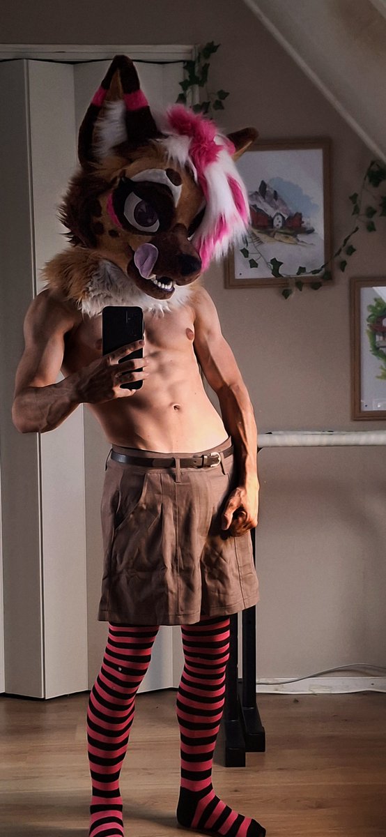 HuffyHyena's tweet photo. The socks stay on.
No, I will not elaborate :3 https://t.co/zEUw3BO7Ga