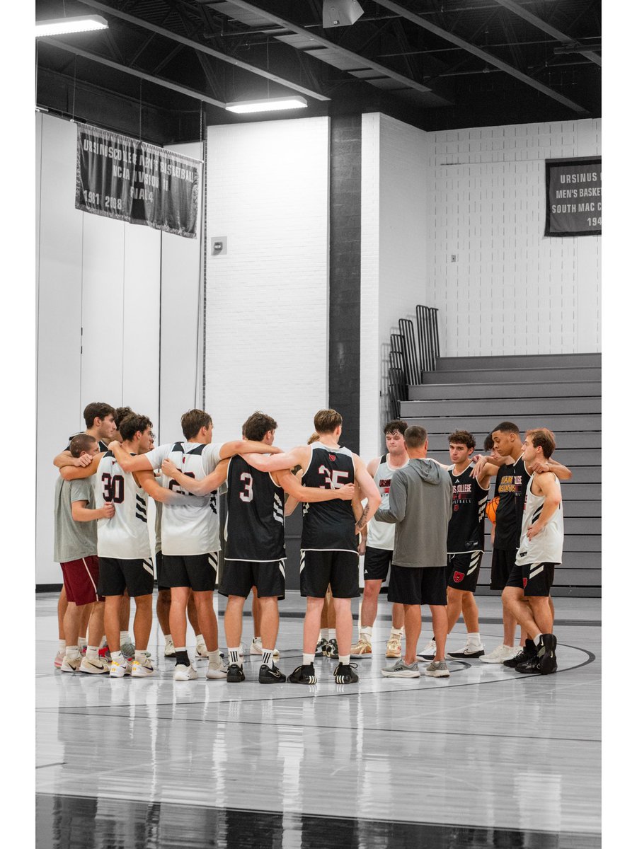 UrsinusMBB's tweet photo. The journey begins!
Day 1 is in the books. Couldn’t be more excited for the journey ahead with these 14! 🧱🔨
#FAMILY | #UpTheBears | #14Strong https://t.co/h5dy6DgCrV
