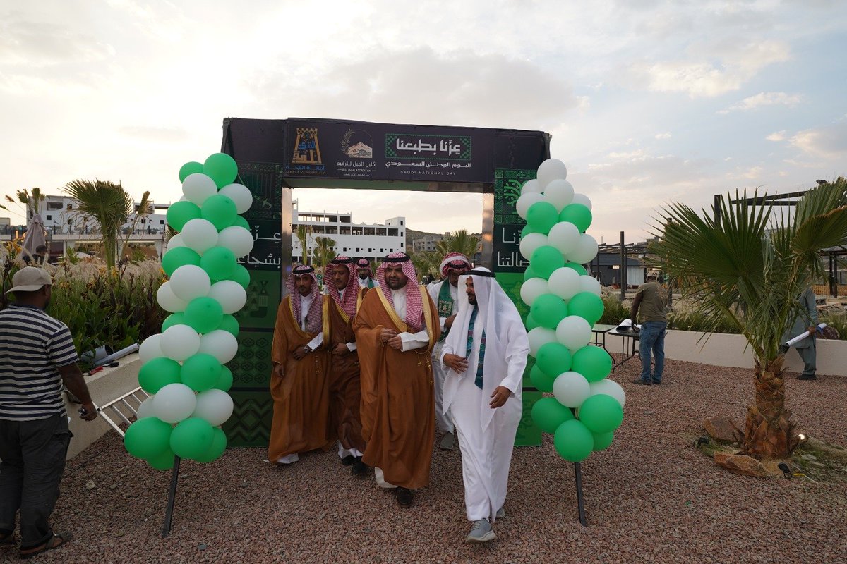 Newsalqura's tweet photo. احتفل أهالي محافظة #القرى هذا المساء  بمناسبة #اليوم_الوطني_السعودي_96 برعاية محافظ القرى الأستاذ: عبدالله بن سعد الدامر ،بمشاركة جميع الجهات الحكومية والخدمية والأهلية، وسط حضور كبير من المواطنين بجميع الفئات العمرية في أجواء البهجة والسرور والاعتزاز بالوطن وقيادته الحكيمة . https://t.co/afjxJ82E5r