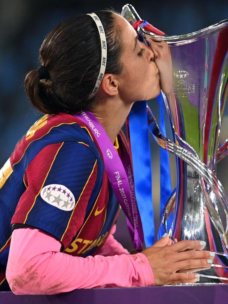Bonmatisms's tweet photo. 1st UWCL                                        4th UWCL
 (2021)                                               (2026) https://t.co/zZhu7StKCw