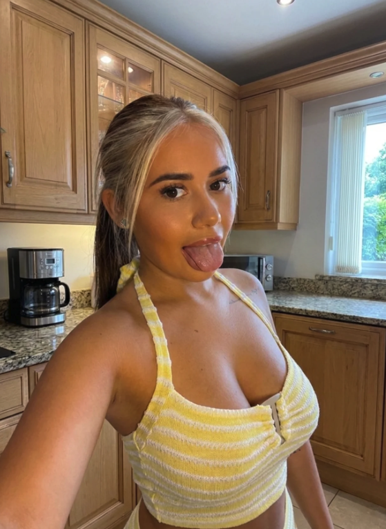 brookfmx's tweet photo. i consider liking my tweets flirting btw https://t.co/MvDkULcX03