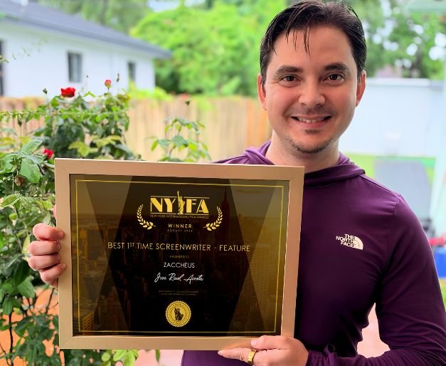 Yoamel_Acosta's tweet photo. Con profundo orgullo conocí hoy del premio que el Festival de Nueva York ha otorgado a mi hermano José Raúl Acosta, dramaturgo y director cubano de teatro graduado del @UniversidadISA y Premio Nacional de Dramaturgia Abelardo Estorino del año 2014. https://t.co/6vBtq6ypnR