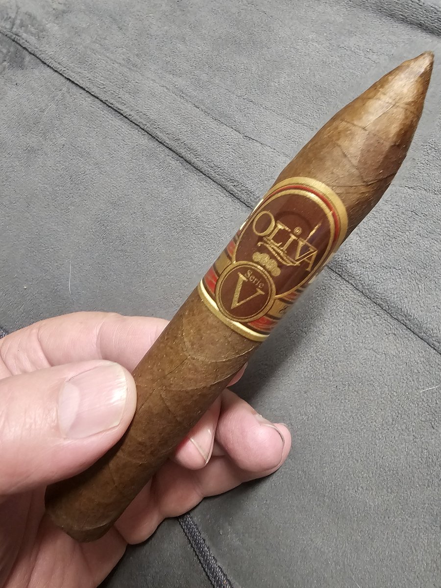 007McCrypto1's tweet photo. One of my favorite cigars to start the day! https://t.co/bZbdLAqRS5