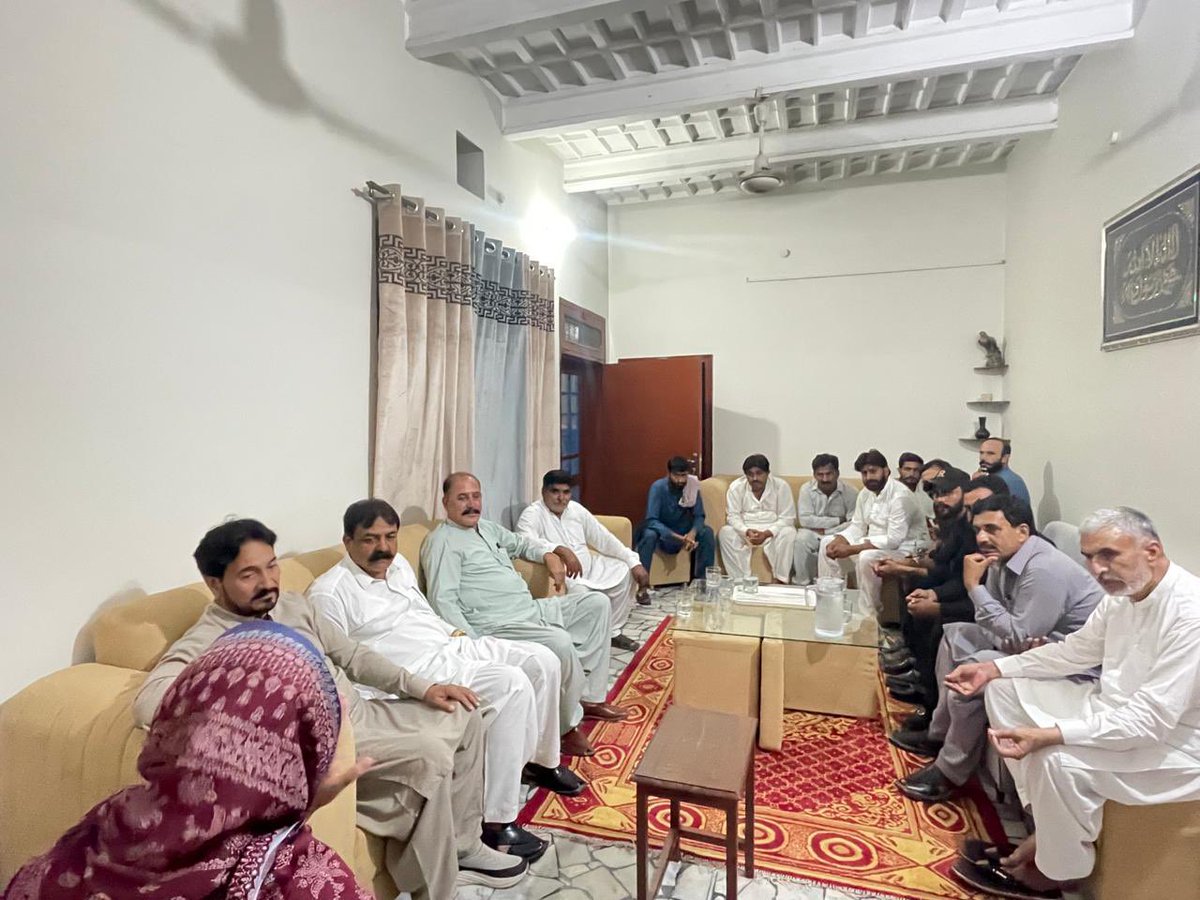 AyeshaArshadKh2's tweet photo. Busy day in constituency 
#NA142 ✌️ https://t.co/8wlahh4o5i
