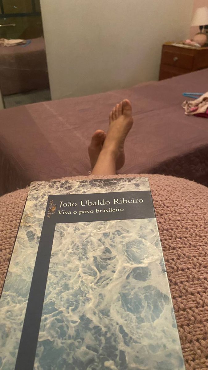 _missfeet's tweet photo. 📖+👣 https://t.co/DWJb6rw2t1