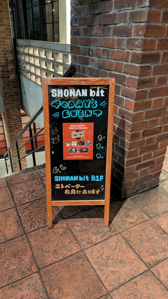 tanetane's tweet photo. 火曜日は湘南🌊機械男🤖🔧へ
ﾊｺの中にいる人を全員にこにこに
させちゃうﾒｶさんは凄い🥹
大変楽しくて今回も刹那🥲
ｽﾀﾝﾌﾟｶｰﾄﾞ貯まって可愛いTｼｬﾂ頂き
恐悦至極です🥰
筋肉さんの三角筋眺めつつ
打ち上げっ🍷☺️ https://t.co/v5onbi41Fy