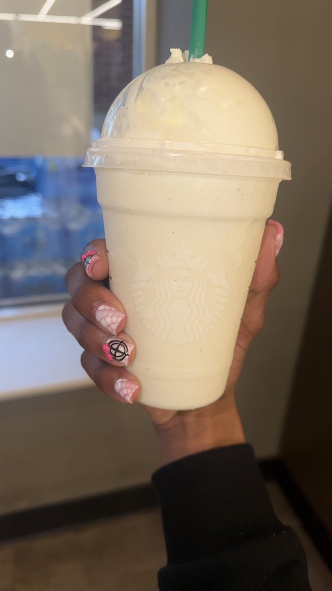 RayOrNard's tweet photo. #Starbucks https://t.co/XpEIjdsAii