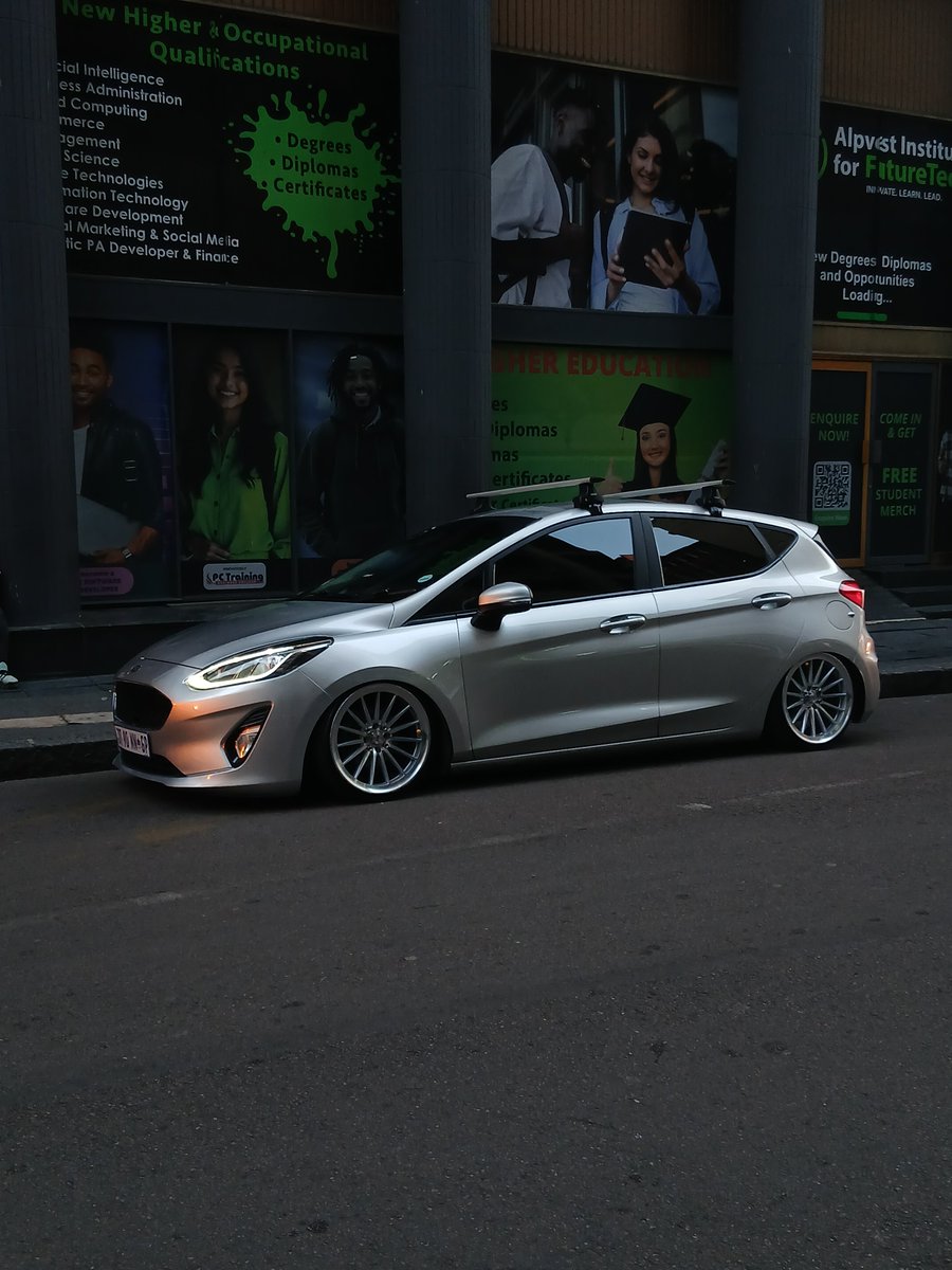 sandile_ncobile's tweet photo. I had to stop and snap this man.
The lighting was too good. Shout out to whoever owns this. https://t.co/76C2sjifOv