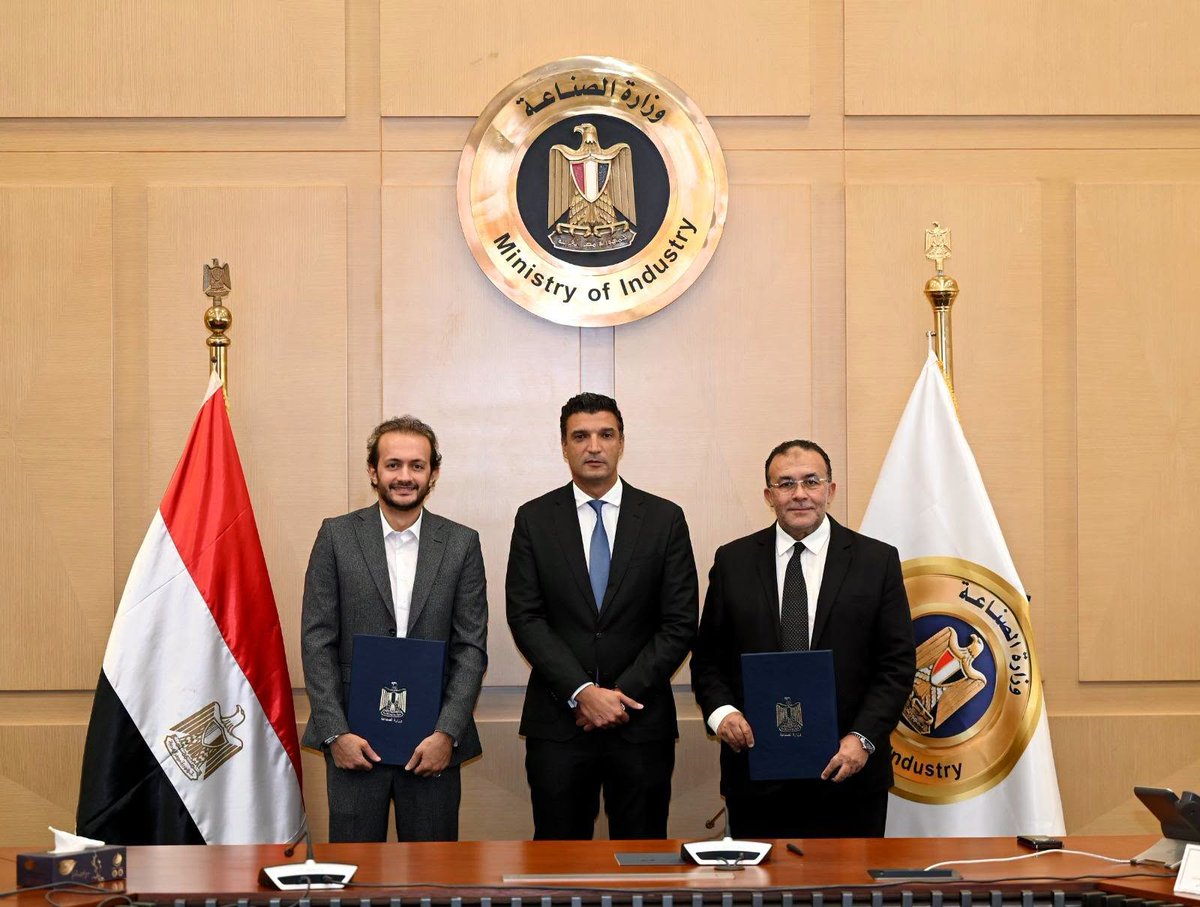 Egysupportme's tweet photo. مصر تطلق وتسلم أول روبوت صناعي مصري بتكنولوجيا محلية، ثمرة تعاون بين مركز تحديث الصناعة وشركتي «رائد بوتس» و«كيوبي».

نقلًا من: مركز المعلومات ودعم اتخاذ القرار
https://t.co/1X202JXlHy https://t.co/x8faZnfyls