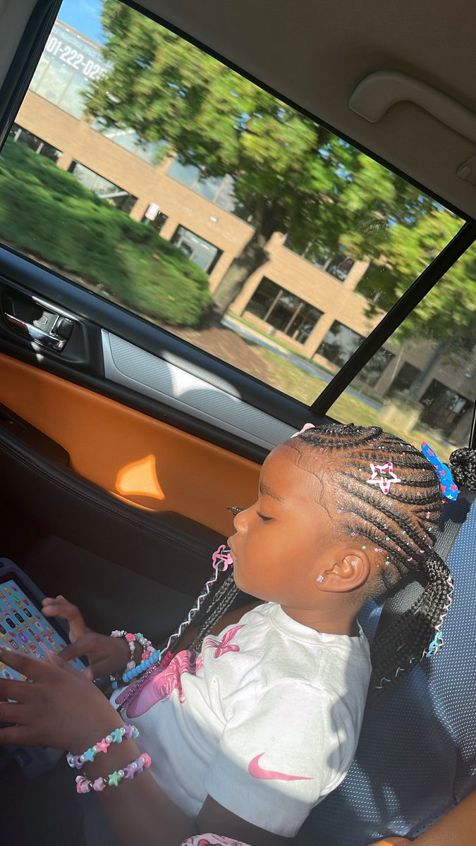LovelyDior__'s tweet photo. My daughter hair stylist 💇🏽‍♀️ never disappoints. 🫶🏾💕 https://t.co/bzPv1Mb18n