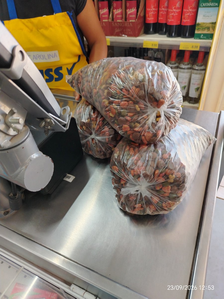 _arlettesalazar's tweet photo. #URGENTE NOS QUEDAMOS SIN CROQUETAS🚨‼️

AMIGOS ESTOY COMPRANDO EN GRANEL PARA LA MITAD DE LOS PERRITOS💔 

Así es más costoso y no alcanza son 30 perritos actualmente🥹 
Porfavor ayuda para comprar sacos en oferta s/90 de 15kg

🐕Yape /plin 934962128 Jaquelyn Salazar #RT todoss https://t.co/Rio3tnXcxl