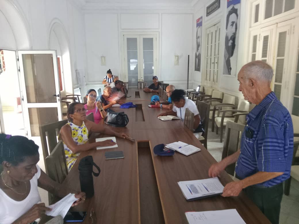 Yoamel_Acosta's tweet photo. En la sede de la @AsambleaLaLisa se capacitan a los planificadores de las diferentes direcciones municipales de #LaLisa en las particularidades del Decreto Presidencial 1084 con la colaboración de la Casa del Educador de @lisa_educacion https://t.co/G4htHlJbO1