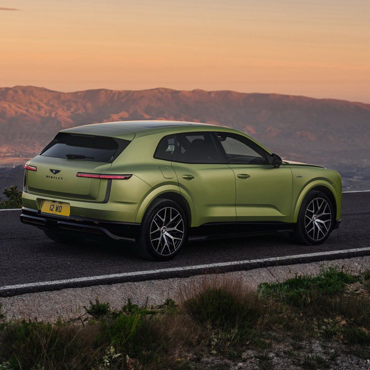 FrankDoe101's tweet photo. REVEALED: New Bentley Torcal! 

Bentley has unveiled its very first electric car, and it's an absolute beauty! 

⚡️ The most powerful Bentley ever - 888hp & 1,350Nm!
⚡️ ...but also the heaviest Bentley ever - 2,795kg! 
⚡️ 0-60mph in 2.9 seconds!
⚡️ Huge illuminated grille that lights up while driving!
⚡️ 600km range!
⚡️ £170,000 starting price! 

So who's choosing this over a petrol-powered Bentayga? 👀

📸 @carwowuk