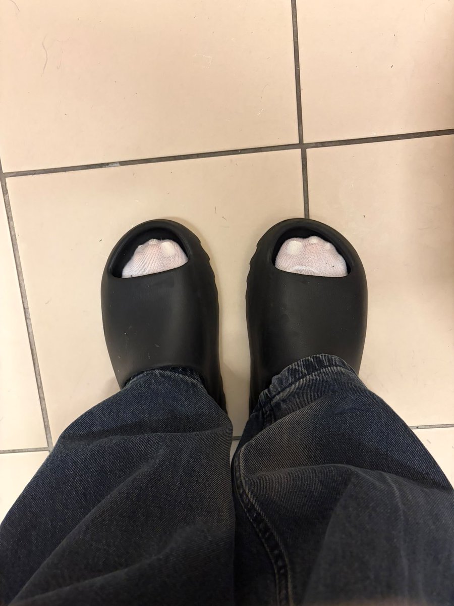 tiahiiRose's tweet photo. Chcesz zobaczyć moją gołą stopę? Najpierw pokaż, na ile cię stać 💅🏻💸

#feet #polishfindom #feetfetish https://t.co/4JpEGt3Cx6