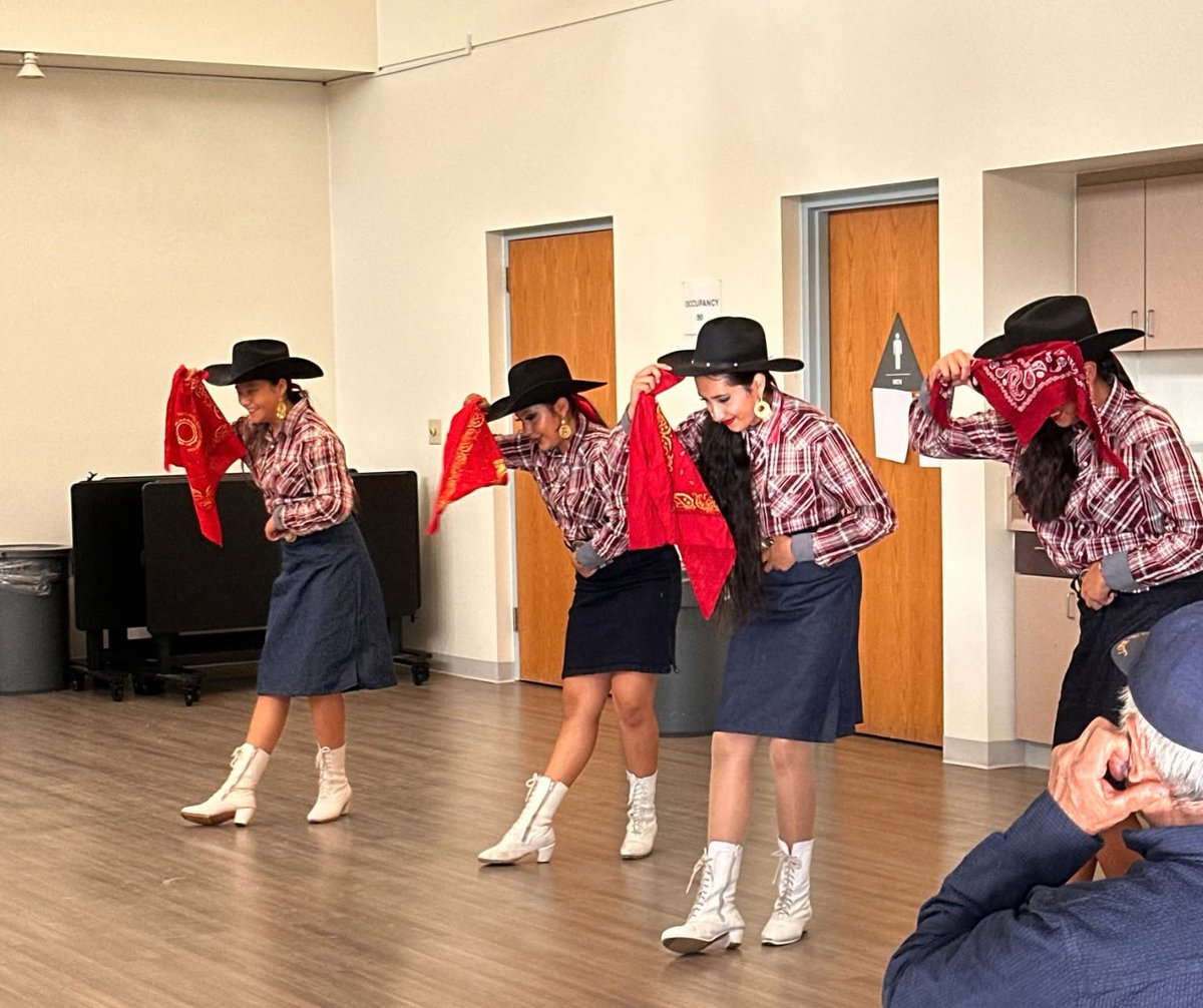 SSJCPL's tweet photo. In celebration of Hispanic Heritage Month, Maya Angelou Library welcomed Baile Folklórico Raíces Mexicanas for a beautiful performance celebrating Mexican culture and traditions!

A big thank you to these wonderful dancers for sharing their talents with us https://t.co/nxG0590bG8