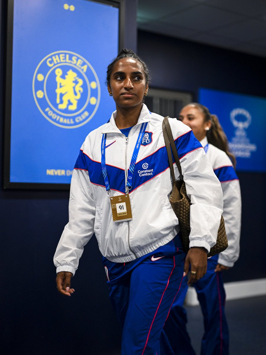 ChelseaFCW's tweet photo. Arriving in style. 😎

#UWCL https://t.co/R032euSg7z