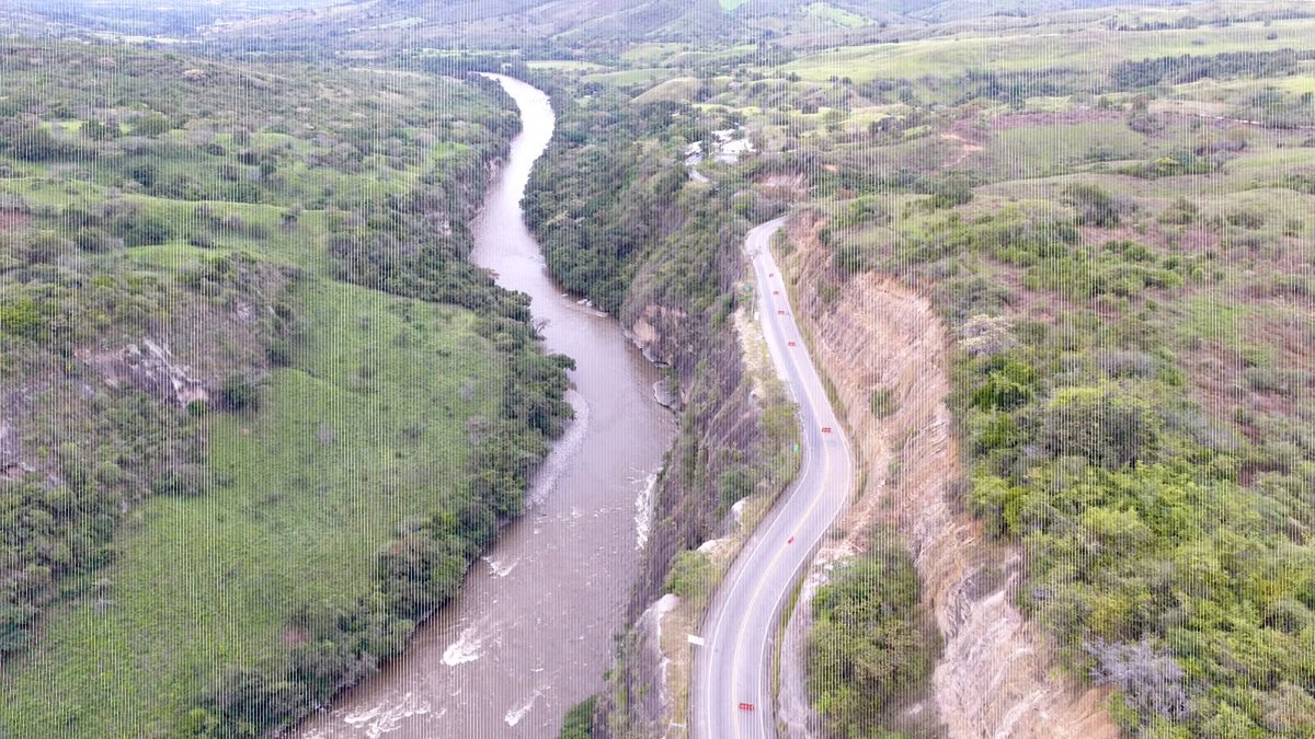 CAMHUILA's tweet photo. #NoticiasCAM 🗣️💚| Rediseñan obras en Pericongo para reducir impactos ambientales 👉🏻 https://t.co/TrLzYxjm6w https://t.co/jv6ovGxs69