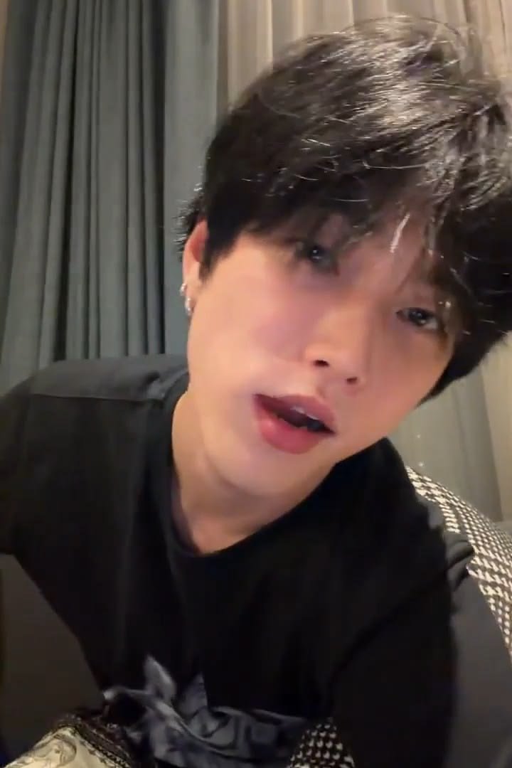 monkeydsoheee's tweet photo. he looks like the kinda heartbreak that would take years to get over https://t.co/CFyhfitUS4