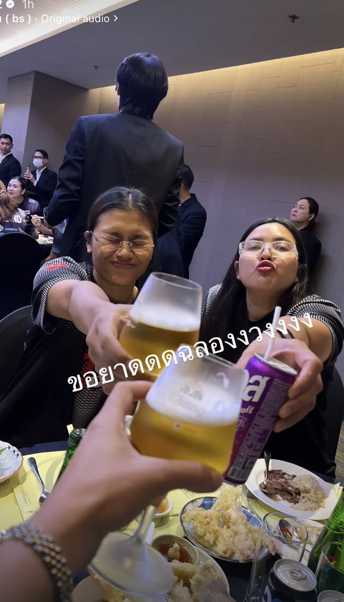 Oliviaraaaa's tweet photo. ท่องไว้ลูกเราเหมือนเรา ไม่ได้ดื่มเก่งแค่ดื่มเอาสังคมขอยาดเติมเก๊กฮวยมีฟอง https://t.co/AjpW2sll6N