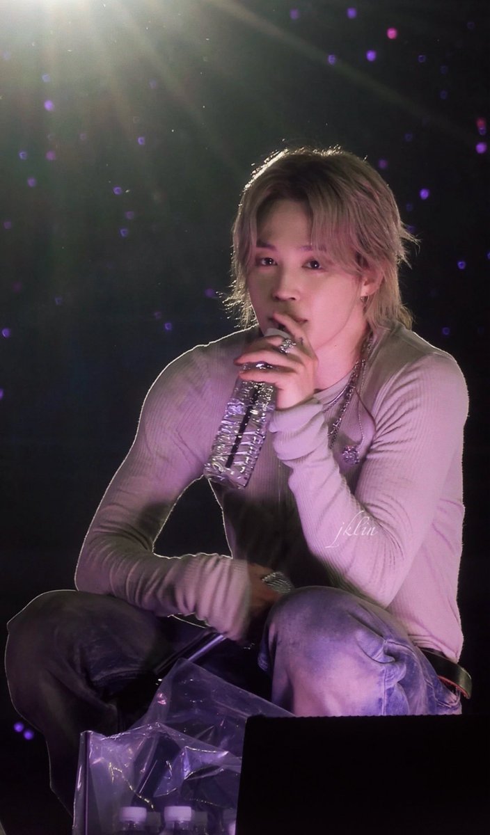 jiminticaI's tweet photo. the direct eye contact... 😵‍💫 https://t.co/EjPGUROMCE