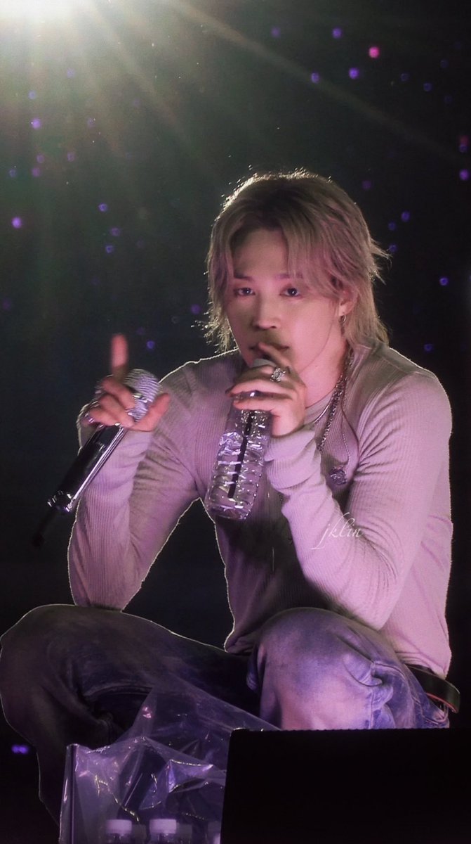 jiminticaI's tweet photo. the direct eye contact... 😵‍💫 https://t.co/EjPGUROMCE