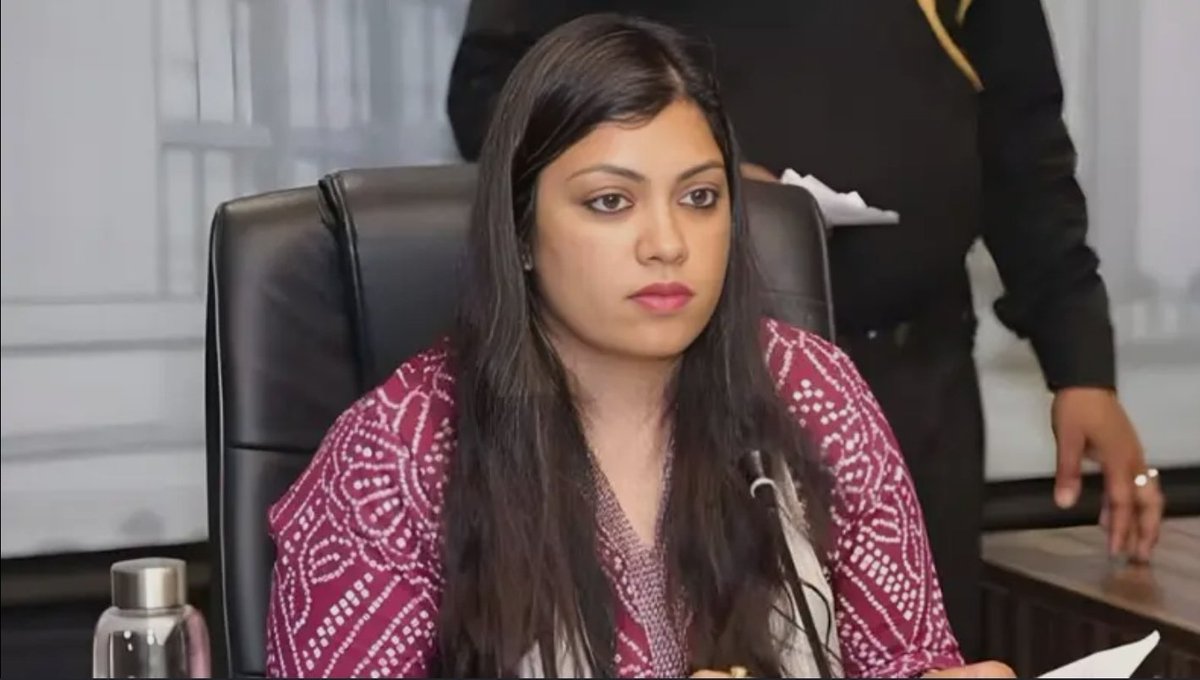 barandbench's tweet photo. BREAKING | Supreme Court STAYS Allahabad High Court order directing Noida DM Medha Roopam to pay ₹5 lakh compensation for the alleged illegal detention of DU student Akriti Chaudhary during the Noida workers’ protest. https://t.co/qPUWYKZkNF