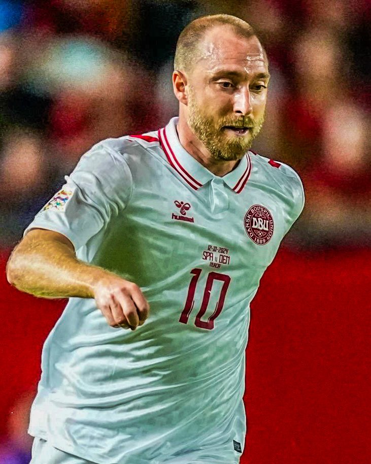 eurofootcom's tweet photo. 🚨🇩🇰 𝐎𝐅𝐅𝐈𝐂𝐈𝐀𝐋 | Christian Eriksen (34) has left Wolfsburg. Early contract termination via mutual consent. 👋 

Eriksen collapsed on the pitch in Denmark's friendly vs Ukraine in June and has been in rehabilitation since. 

Statement: "For him, it is currently important to be closer to his family in Denmark." ❤️