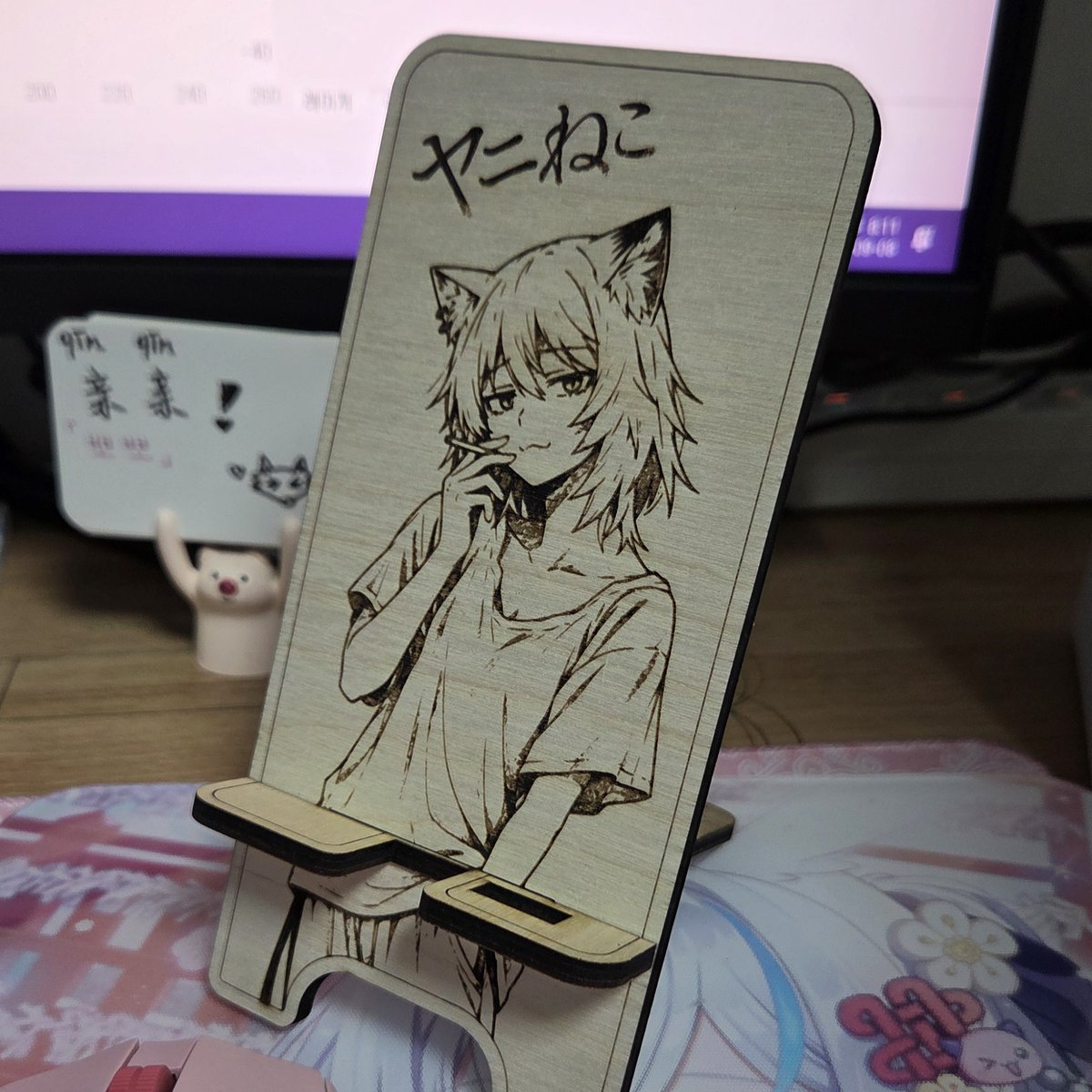 navyfennec's tweet photo. ヤニネコのスマホスタンド作ってみました。

#ヤニネコ https://t.co/Ag5nD80nXe