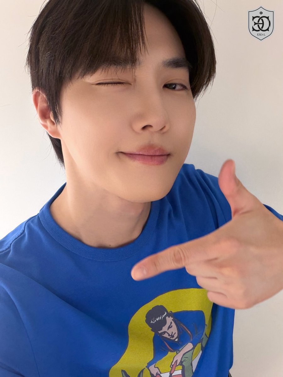 cocoball0_0's tweet photo. 이런 레전드 셀카를 준 파란 당근캐는티셔츠 아랑합니다 https://t.co/lTL5q3duPv