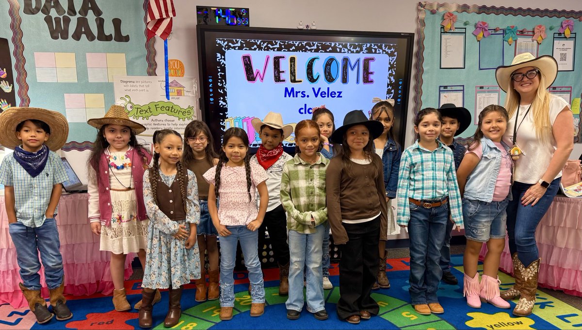 VPAA_SWPS's tweet photo. 🤠 Our Blue Jays showed up in their boots and hats for Western Day! As we celebrate Hispanic Heritage Month, we’re recognizing the vaquero traditions that helped shape Western culture. What a fun day of learning and school spirit! 💙❤️ #HispanicHeritageMonth #WesternDay https://t.co/PUITtKbQIo