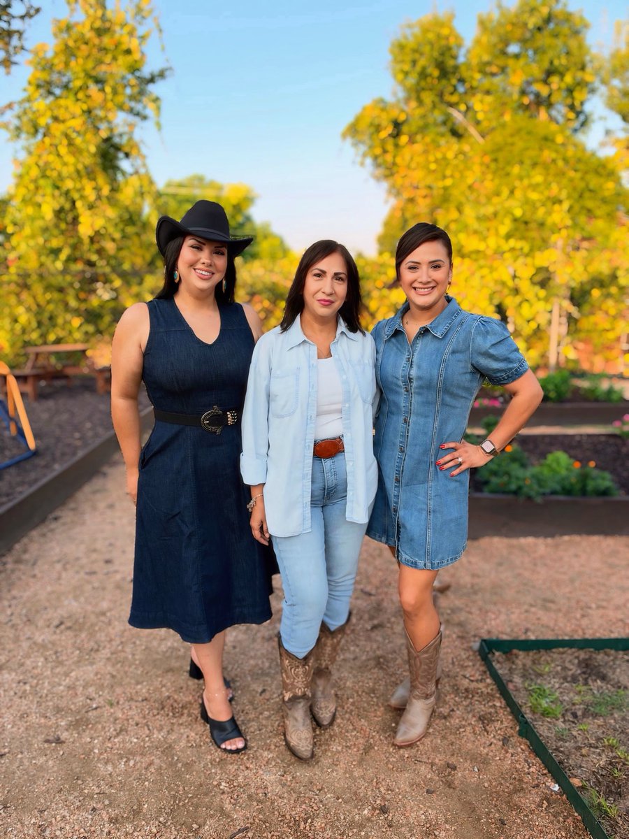 VPAA_SWPS's tweet photo. 🤠 Our Blue Jays showed up in their boots and hats for Western Day! As we celebrate Hispanic Heritage Month, we’re recognizing the vaquero traditions that helped shape Western culture. What a fun day of learning and school spirit! 💙❤️ #HispanicHeritageMonth #WesternDay https://t.co/PUITtKbQIo