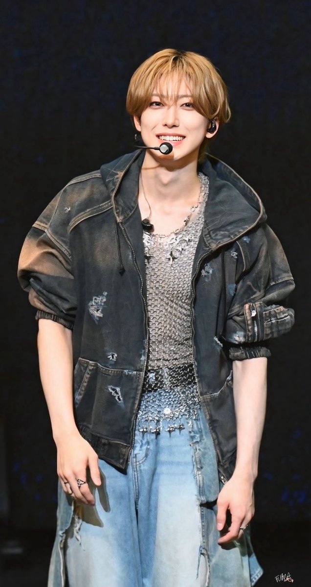 F29_andTEAM's tweet photo. 260921 &amp;TEAM SHOWCASE 'Mark on Me' ～ LUNE MEMBERSHIP ONLY ～
LUNÉ公式撮影席📸

案内により、撮影席眺めてくれるFUMAくん🫣

わたしはココだよー👹
#MarkonMe #andTEAM #andTEAM_Mark_on_Me #FUMA
#andTEAM_FUMA https://t.co/bZrXFEi8Dj