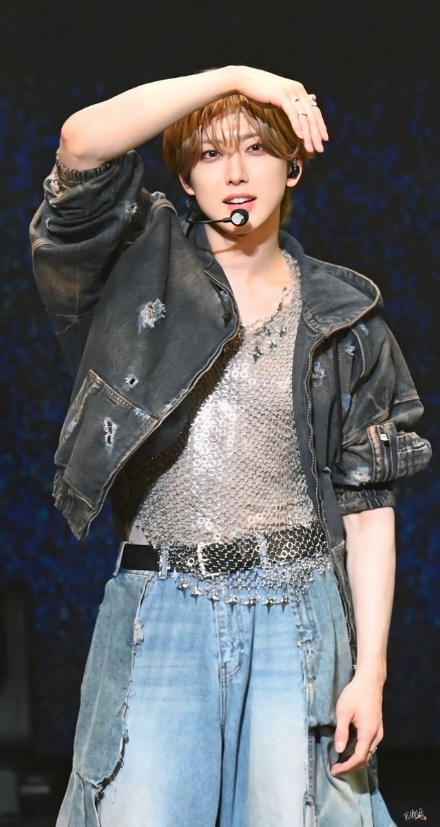 F29_andTEAM's tweet photo. 260921 &amp;TEAM SHOWCASE 'Mark on Me' ～ LUNE MEMBERSHIP ONLY ～
LUNÉ公式撮影席📸

案内により、撮影席眺めてくれるFUMAくん🫣

わたしはココだよー👹
#MarkonMe #andTEAM #andTEAM_Mark_on_Me #FUMA
#andTEAM_FUMA https://t.co/bZrXFEi8Dj