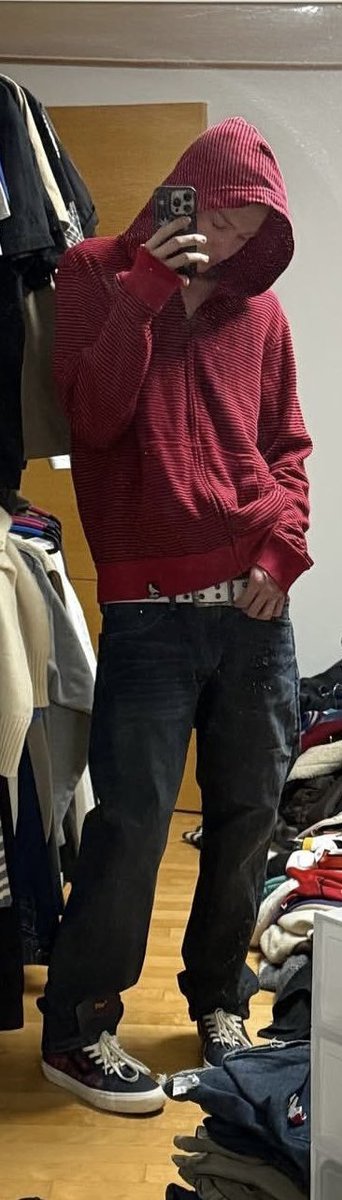 faseanova's tweet photo. can they reveal their fit and mirror selca formula https://t.co/dXtgzWRHQu