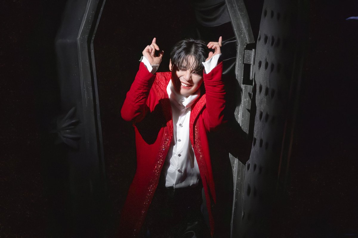 youreddiamond's tweet photo. 아 근데 진짜 준쨩 웃으면서 끼부리는 거 너무 예쁨....진짜 너무. 예뻐!!!!!!!!!! 아니 너무 예쁘고 귀엽고 사랑스럽고 https://t.co/xE2xMryVWG