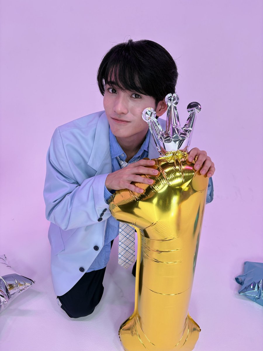 shy_info_'s tweet photo. ⋱ #SHYイベント by まーくん⋰
￣￣￣￣￣￣￣￣￣￣￣￣￣￣￣
お疲れ様〜
SHY結成記念生配信ライブ＆オンライントーク
ありがとうございました‼︎
SHY新体制で初めての生配信ライブは
楽しんでくれた？
こんな素敵な環境で1周年を
お祝いできて本当に嬉しいです‼️
これからも僕たちSHYの応援、そして
見守り続けていただけると嬉しいです🔥

#SHY結成記念生配信ライブ
#はずかしがりや