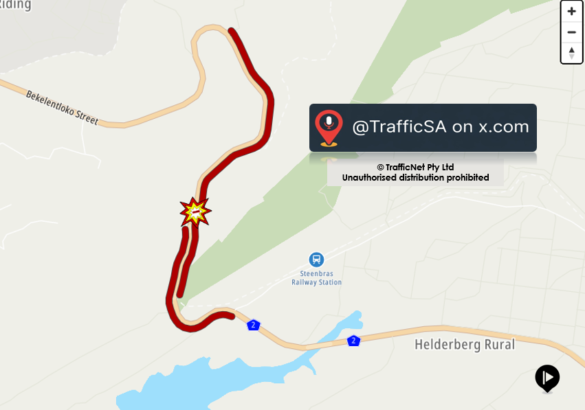 TrafficSA's tweet photo. Cape Town - N2 Sir Lowrys Pass:  #FatalCrash + school holiday / long weekend volumes https://t.co/h5vdAKkzM0